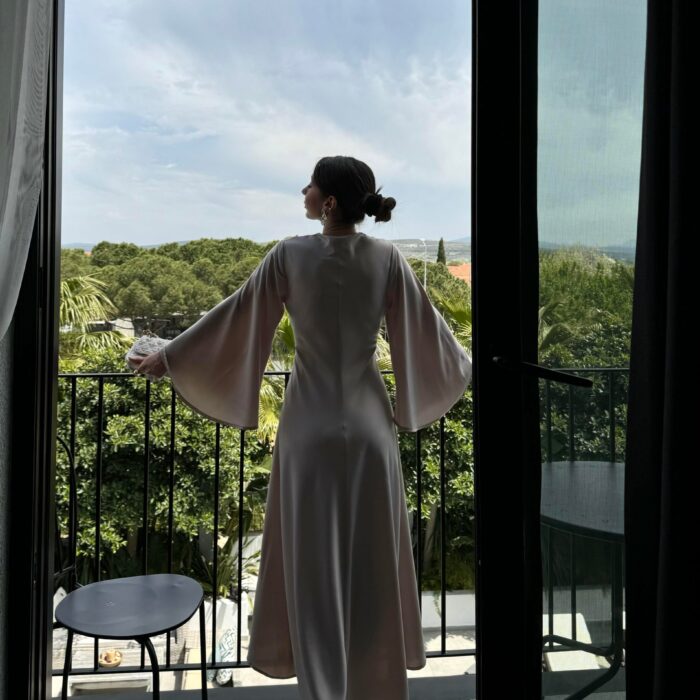 Mng Patra V Yaka Saten Bej Elbise